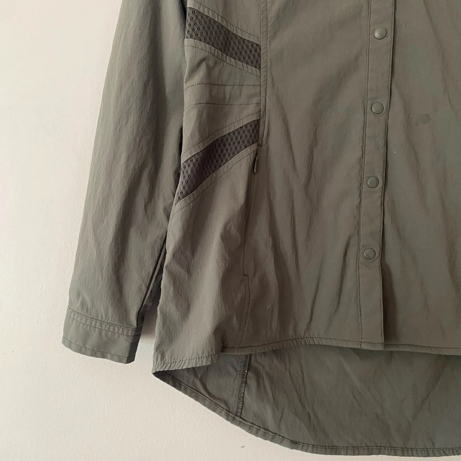 Royal Robbins Charcoal Gray Gorpcore Snap-up Long Sleeve Shirt Women size Medium - Image 4