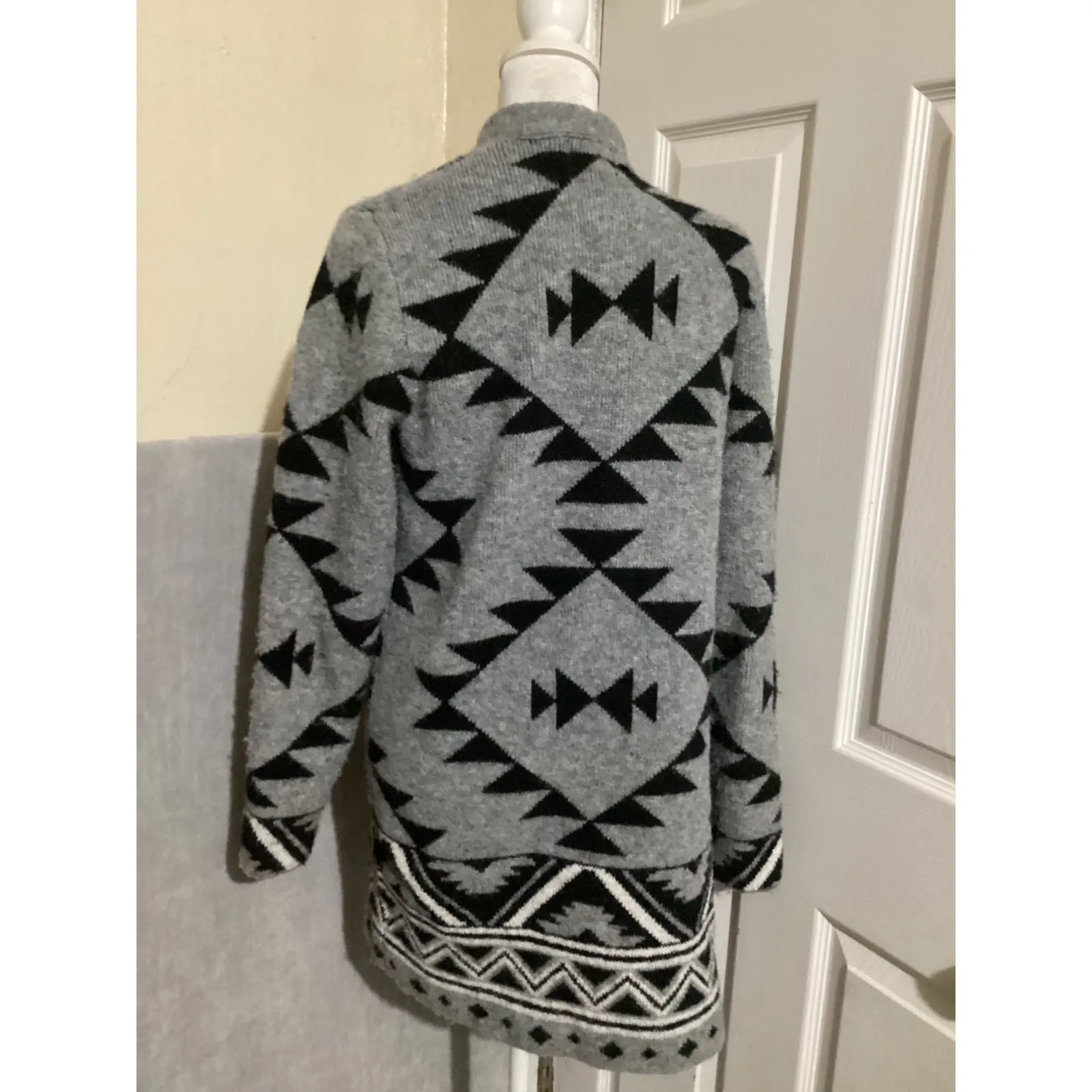 FRYE Women's Geometric Print Open Front Cardigan Sweater Size S Gray Black - Image 4