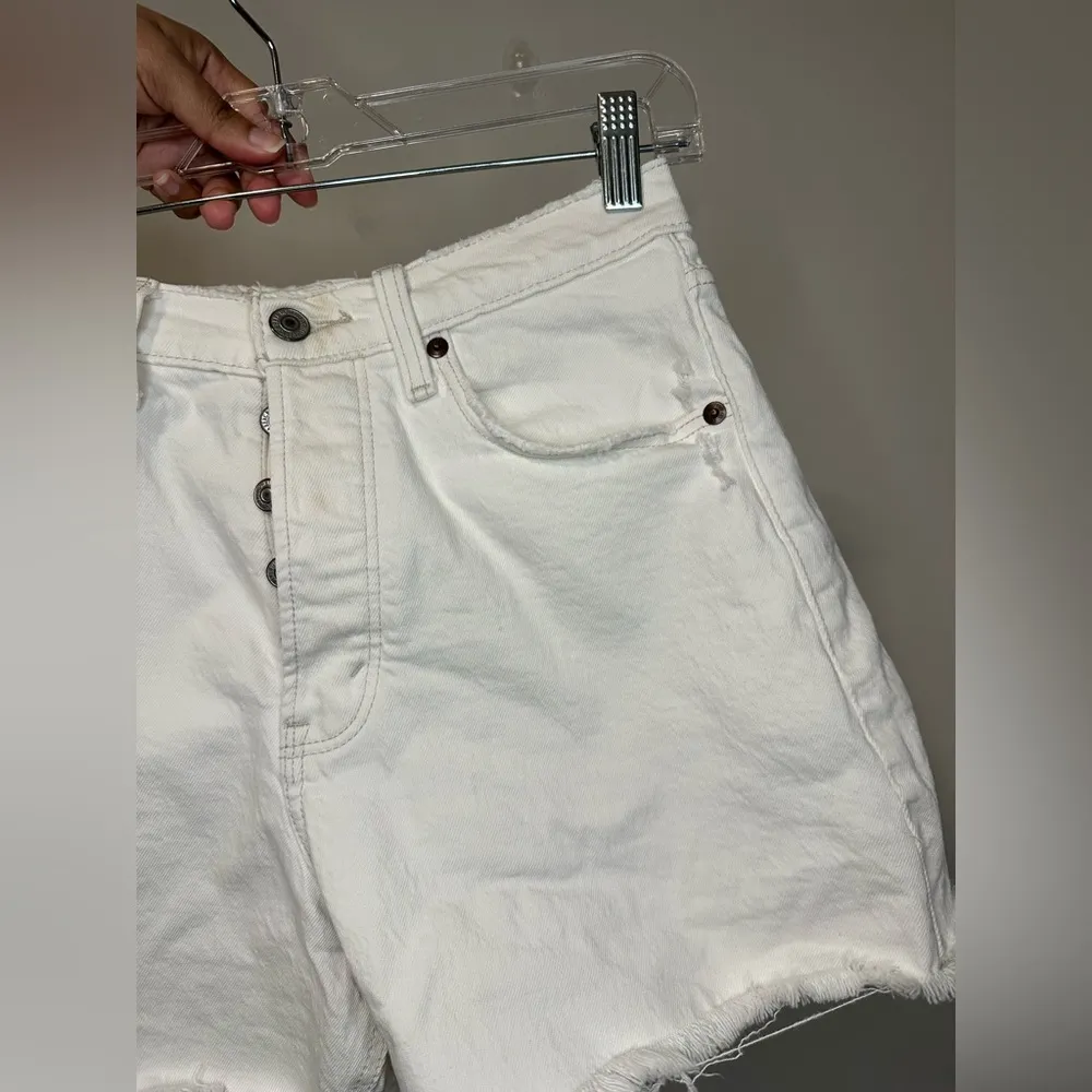 Abercrombie and Fitch The Dad High Rise White Denim Shorts Raw Hem Sz 25 - Image 4