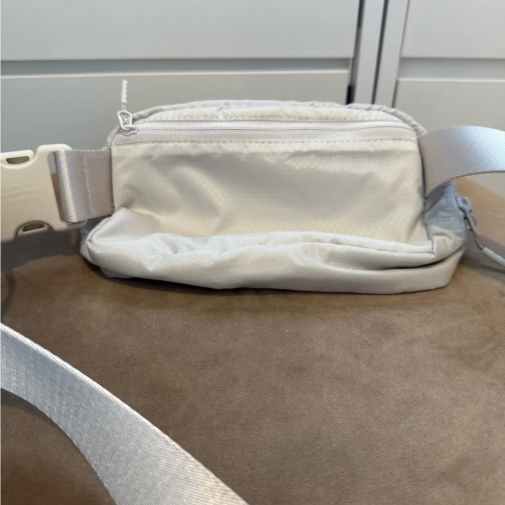 White Lululemon  Belt Bag - Image 4