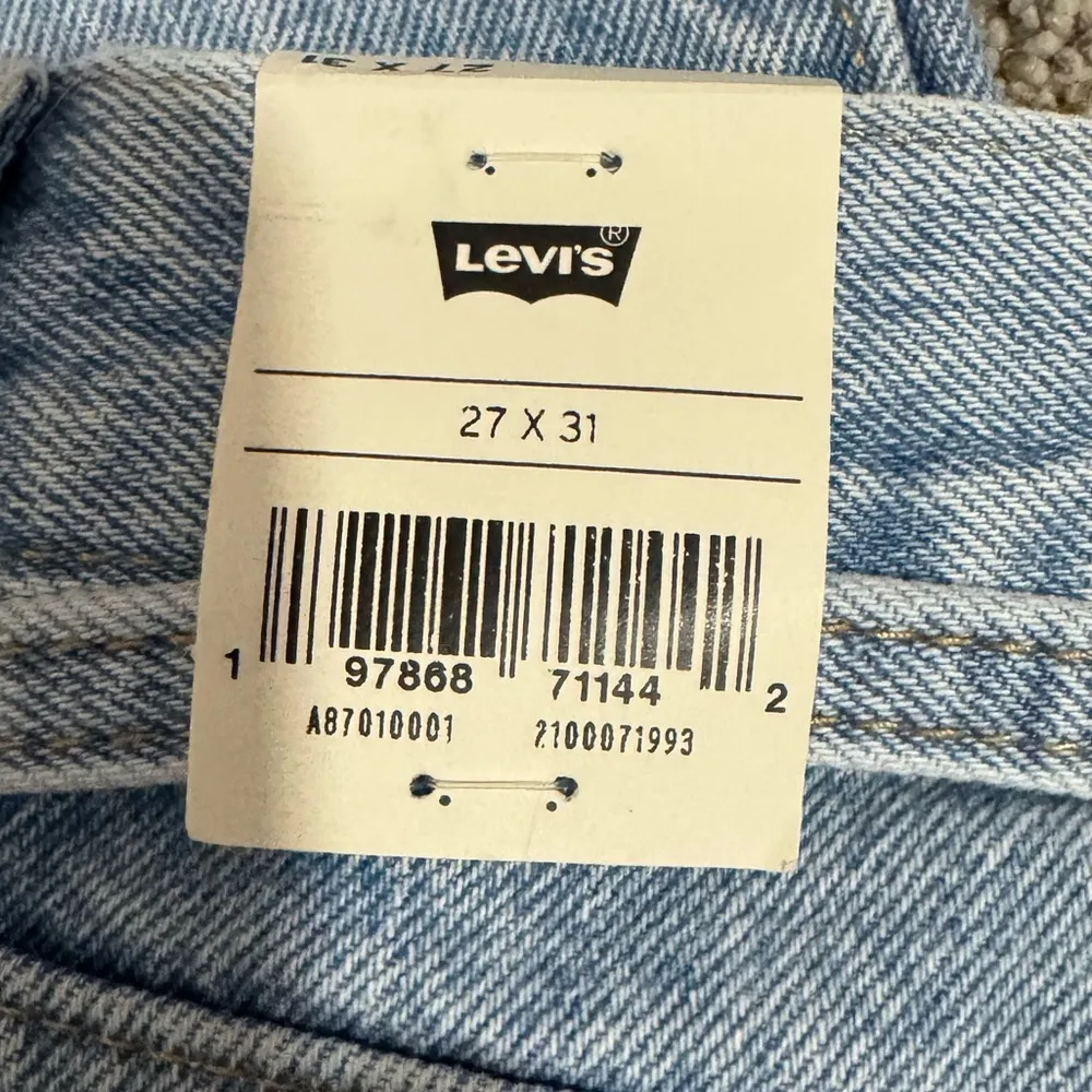 Levi’s XL Straight NWT women’s jeans size 27/31
Denim removable belt - Image 4