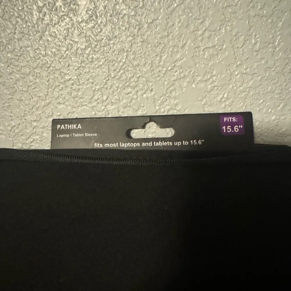 Pathika Incase Black Laptop Case - Image 2