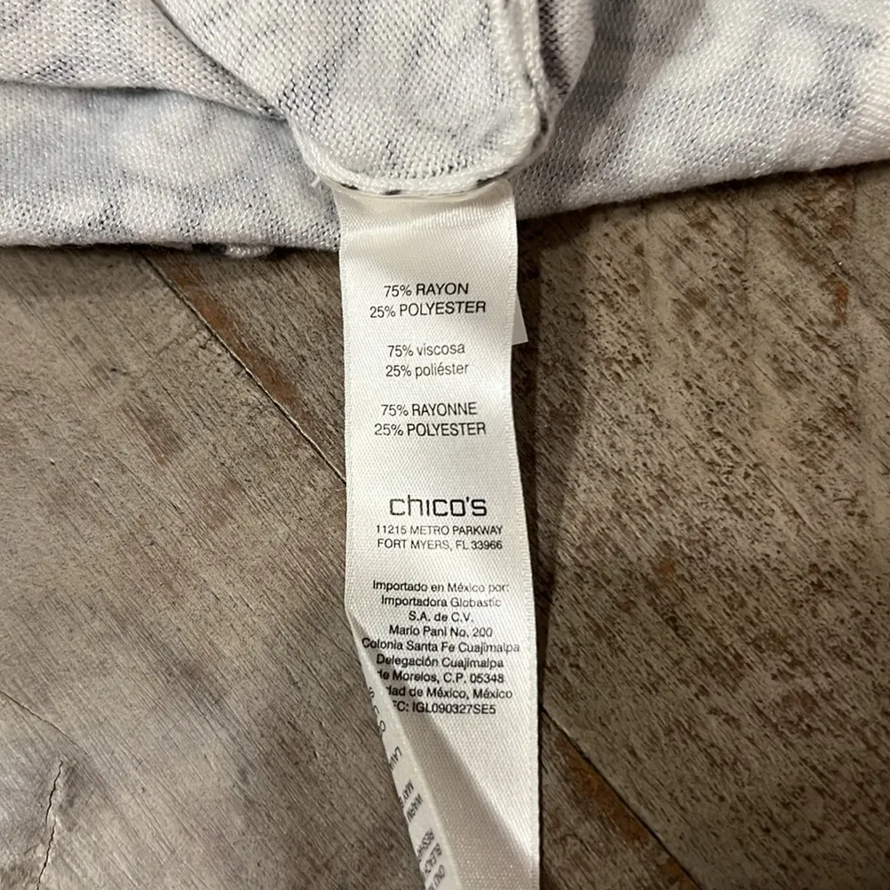 Cute women’s lightweight long sleeve sweater by Chicos - Image 3