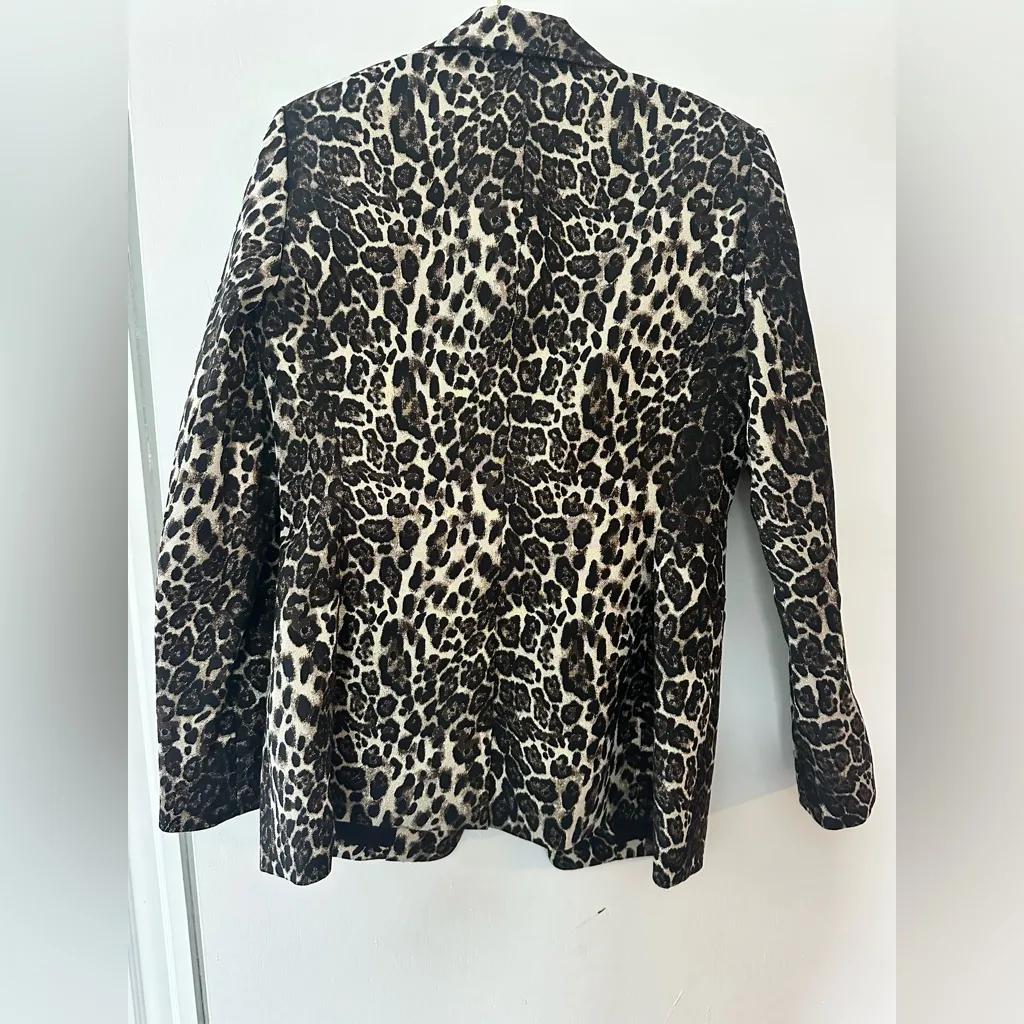 NWOT Alice + Olivia Leopard Print Blazer - Image 4