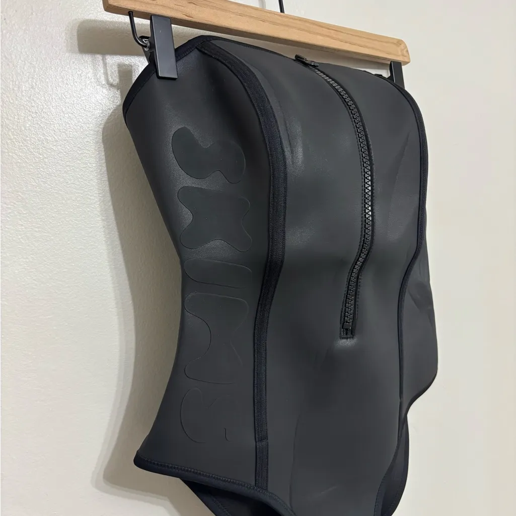 NWT SKIMS Rubberized Scuba Swim Strapless One Piece in Onyx - Size M - Image 6