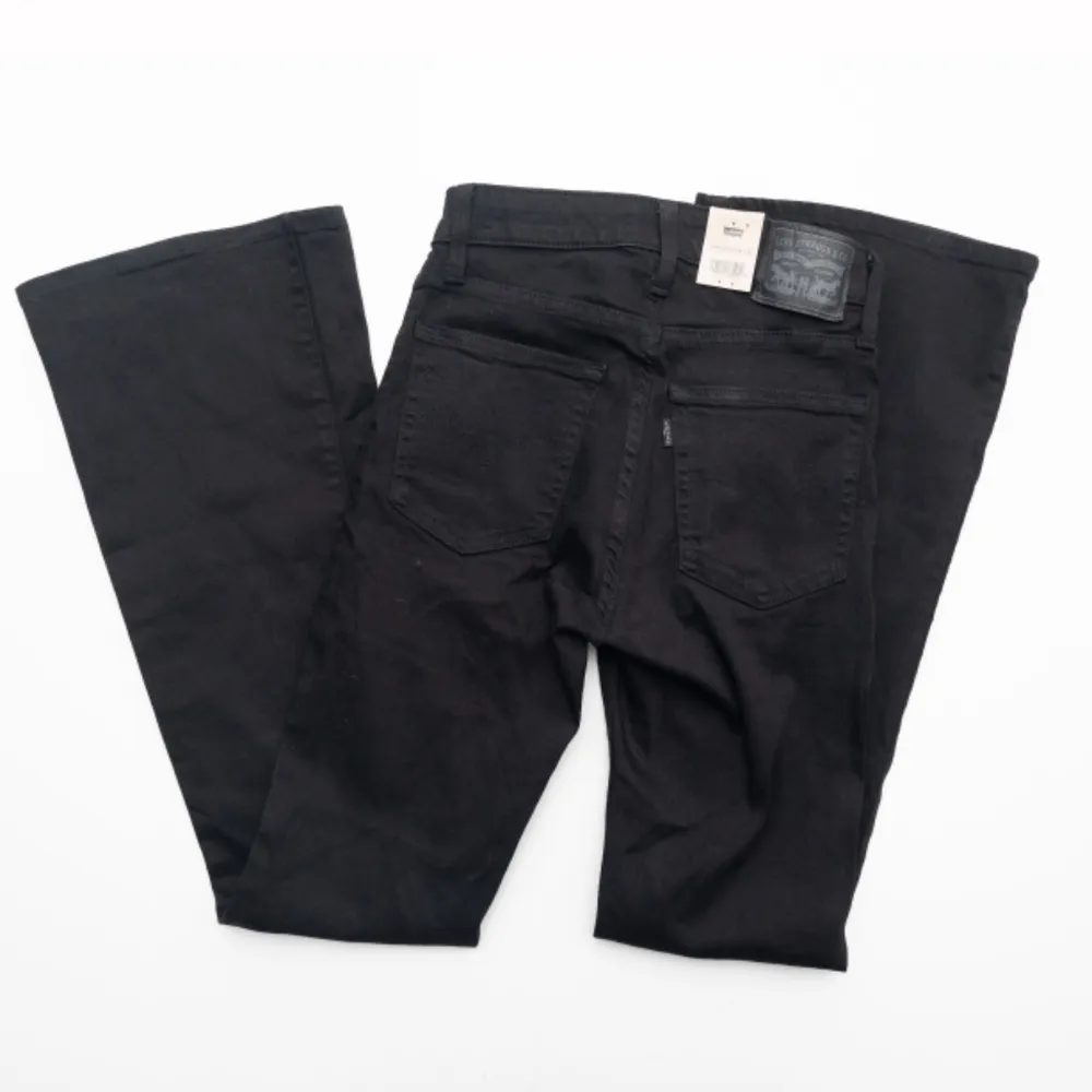 Levis. 726 High Rise Flare Women's Jeans. - Image 3