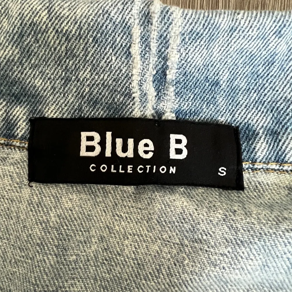 Blue B Collection Denim Jacket Teens Size Small Cropped Blue Distressed - Image 2