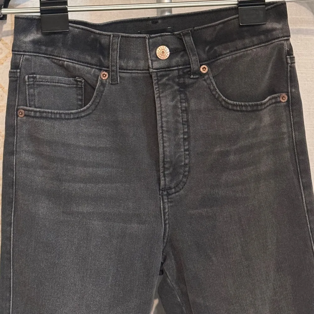 2 for $15 Express high rise cropped flair denim size 00 - Image 4