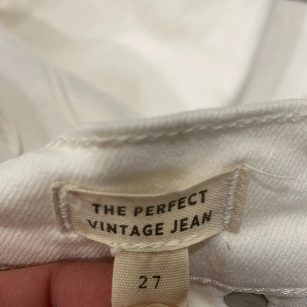 Madewell The Perfect Vintage Crop Jean in Tile White Raw hem - Image 8