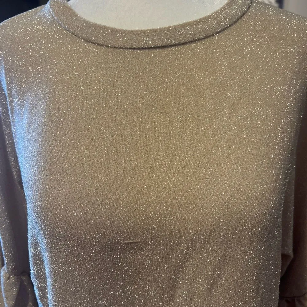 NWT Hayden women's long sleeve sparkle gold‎ top with balloon sleeves size small - Image 5