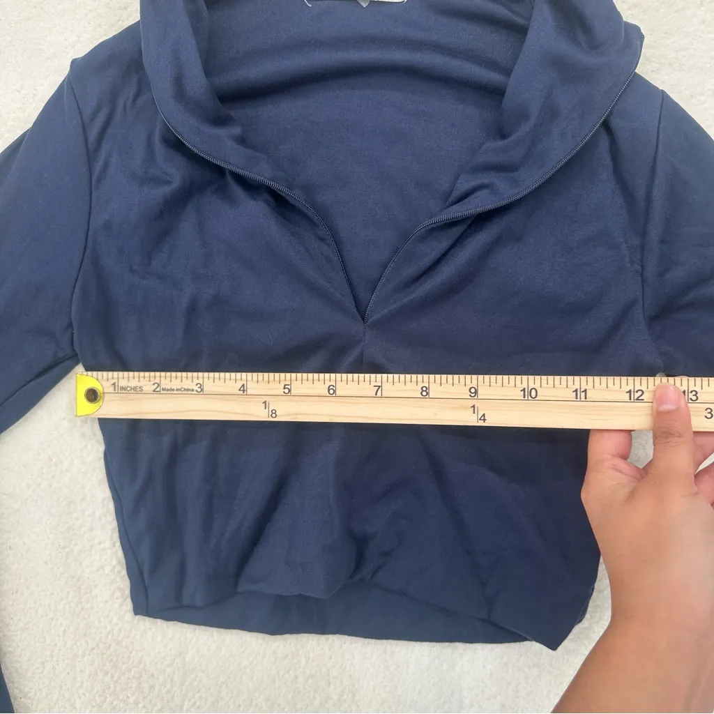 NWOT Laura’s Boutique Navy Cropped V - Image 3