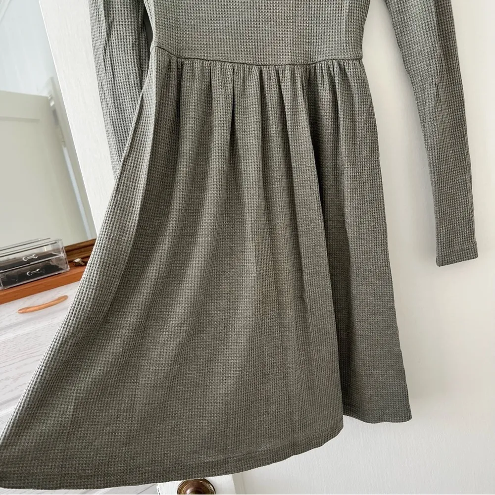 ⭐️ SHEIN khaki green Crewneck long sleeve waffle knit knee length dress xsmall - Image 2