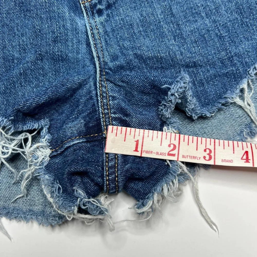 Old Navy Cutoff Boyfriend Denim Star Embroidered Jean Shorts Size 6 - Image 6