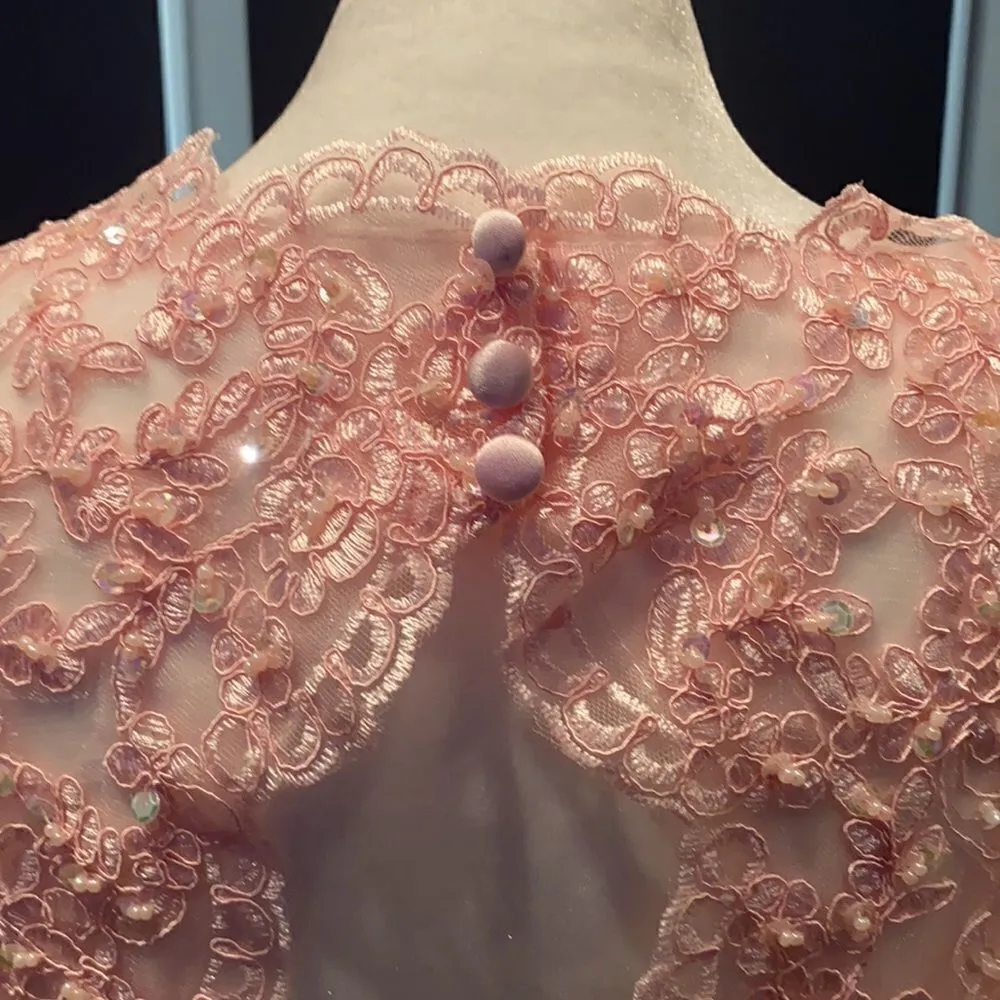 Women’s Pale Pink Lace Appliqué Short Sleeved Dress Size NWT Size L - Image 6