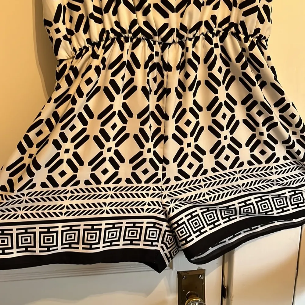 Everly  | Black & White Patterned Romper Adjustable Spaghetti Straps Large - Image 3