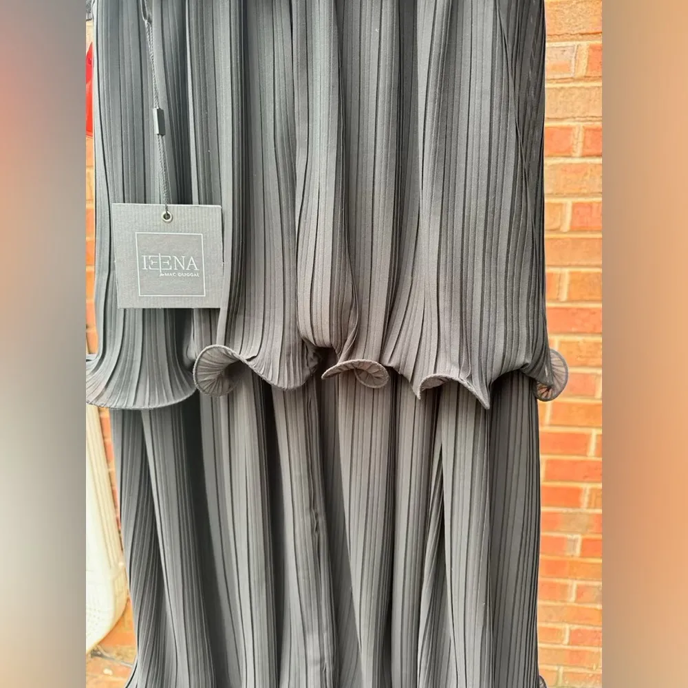 New IEENA for Mac Duggal Plunge Neckline Rosette Pleated A-Line Black Gown Form - Image 10