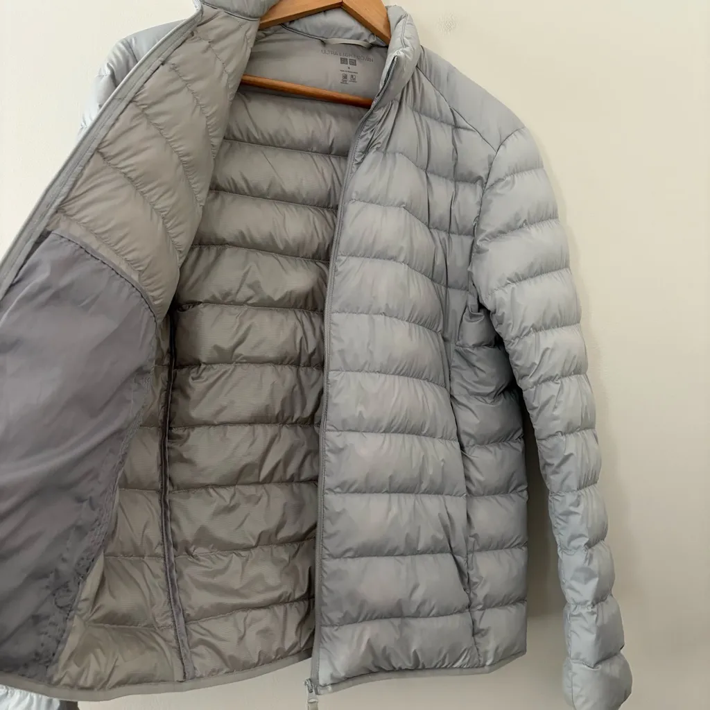 Uniqlo Women’s Ultra Light Down Jacket Puffer with Packable Bag Light Gray Sz M - Image 8
