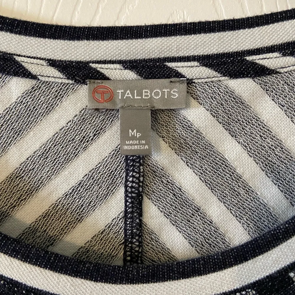 Talbots dress size M-petite preowned no rips or smell pets free home - Image 3