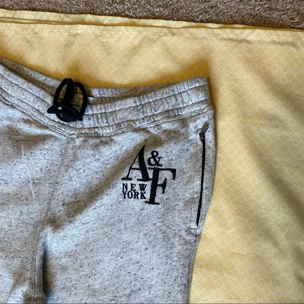 Abercrombie & Fitch Women ‘s Joggers Sweatpants - Image 3
