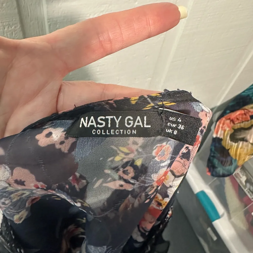 Nasty Gal  Black Floral Sheer Top Size 4 EUC - Image 9