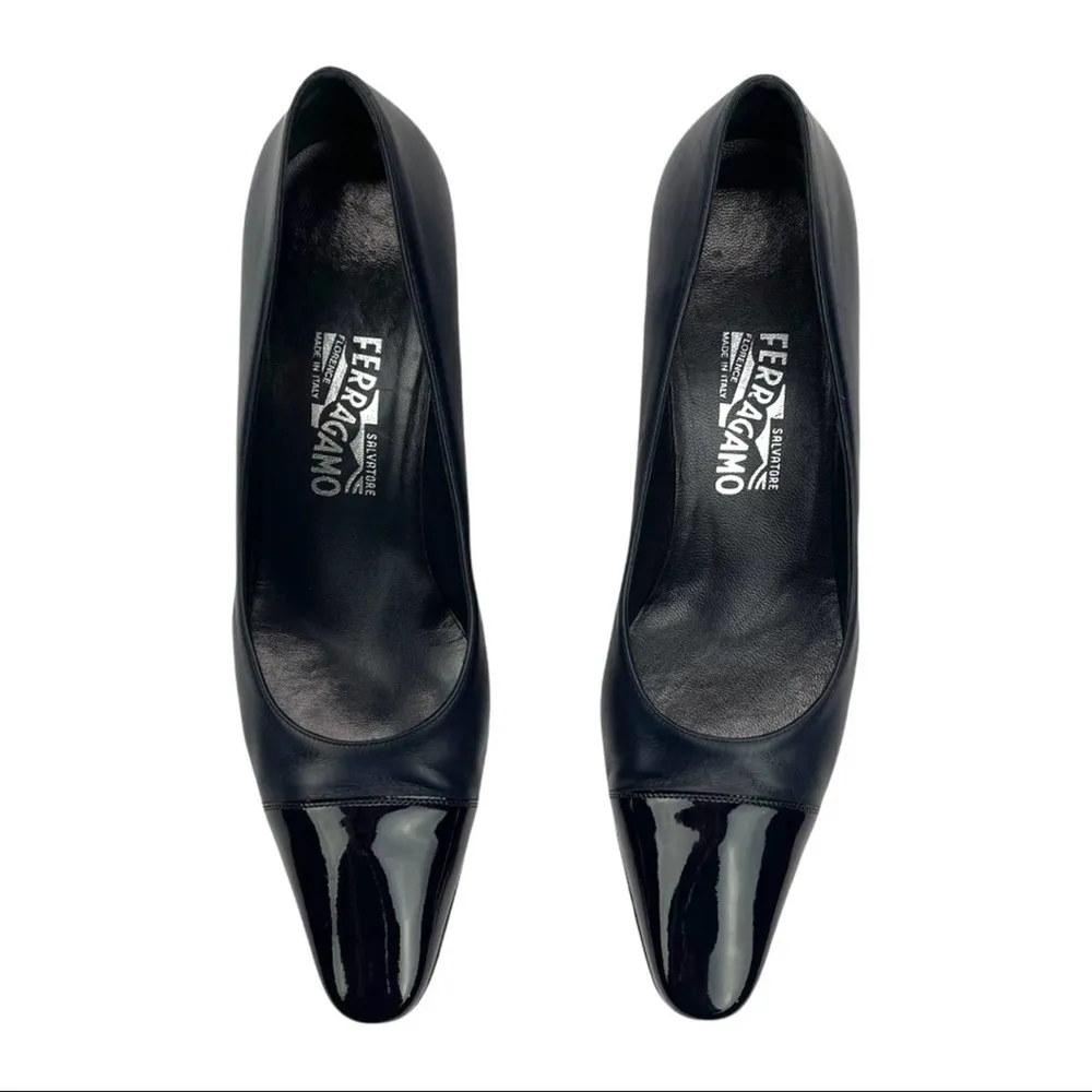 VTG Salvatore Ferragamo Navy Dual Texture Patent Cap Toe/Leather Heels Pumps 9 - Image 2