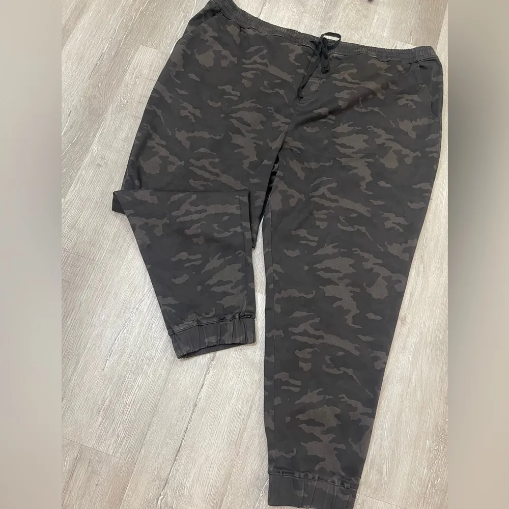 By Giuliana Black Camo Pants Size 3X NWT - Image 3