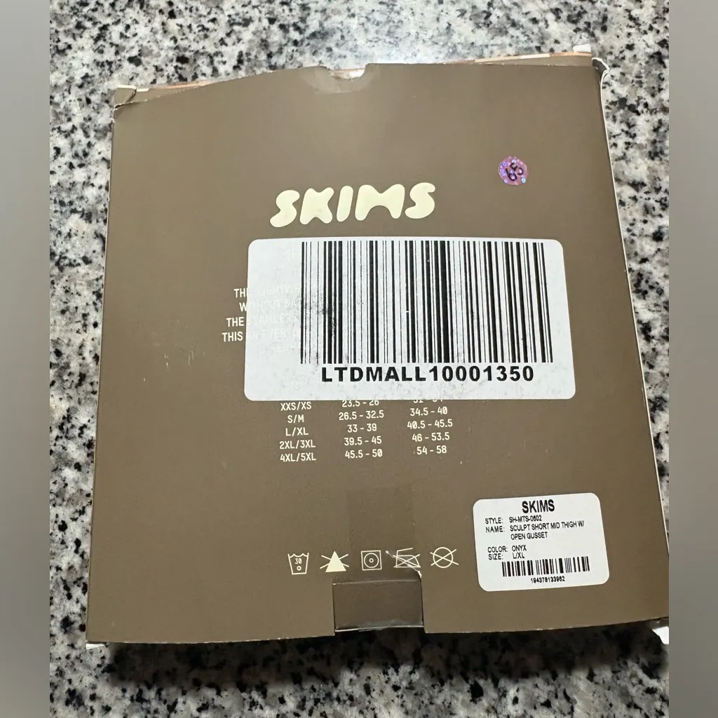 SKIMS Midi Waist Mid Thigh Short Black L/XL - Image 2