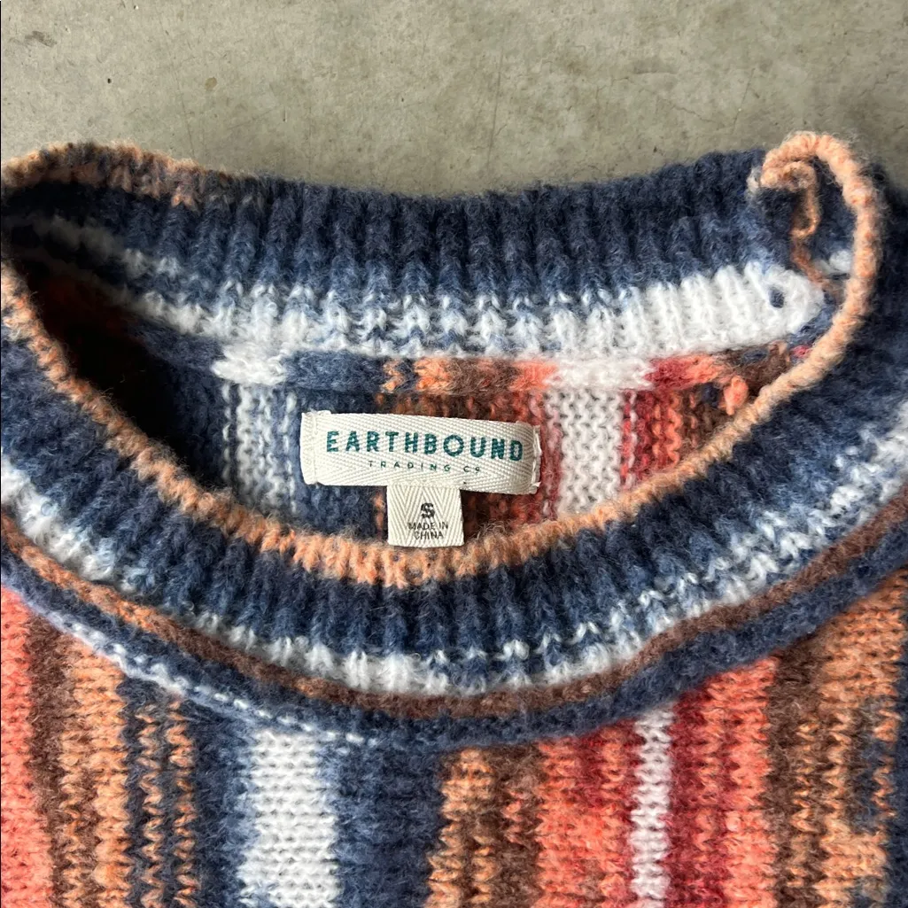 EarthBound Trading Co Soft Crewneck Sweater Size Small ♣️ - Image 2