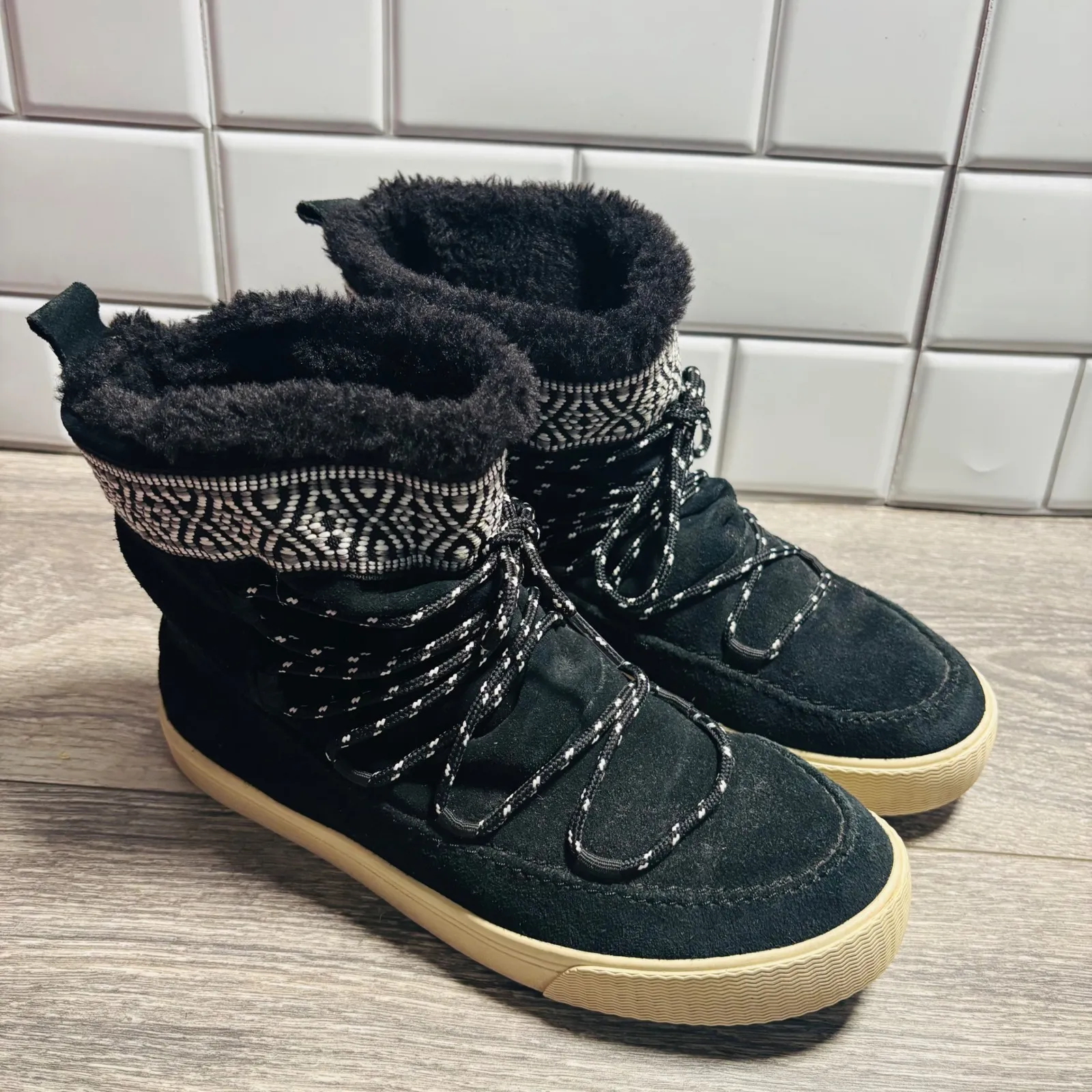 TOMS Women's Black Suede Alpine Ski Boots Size 7.5 - Image 4