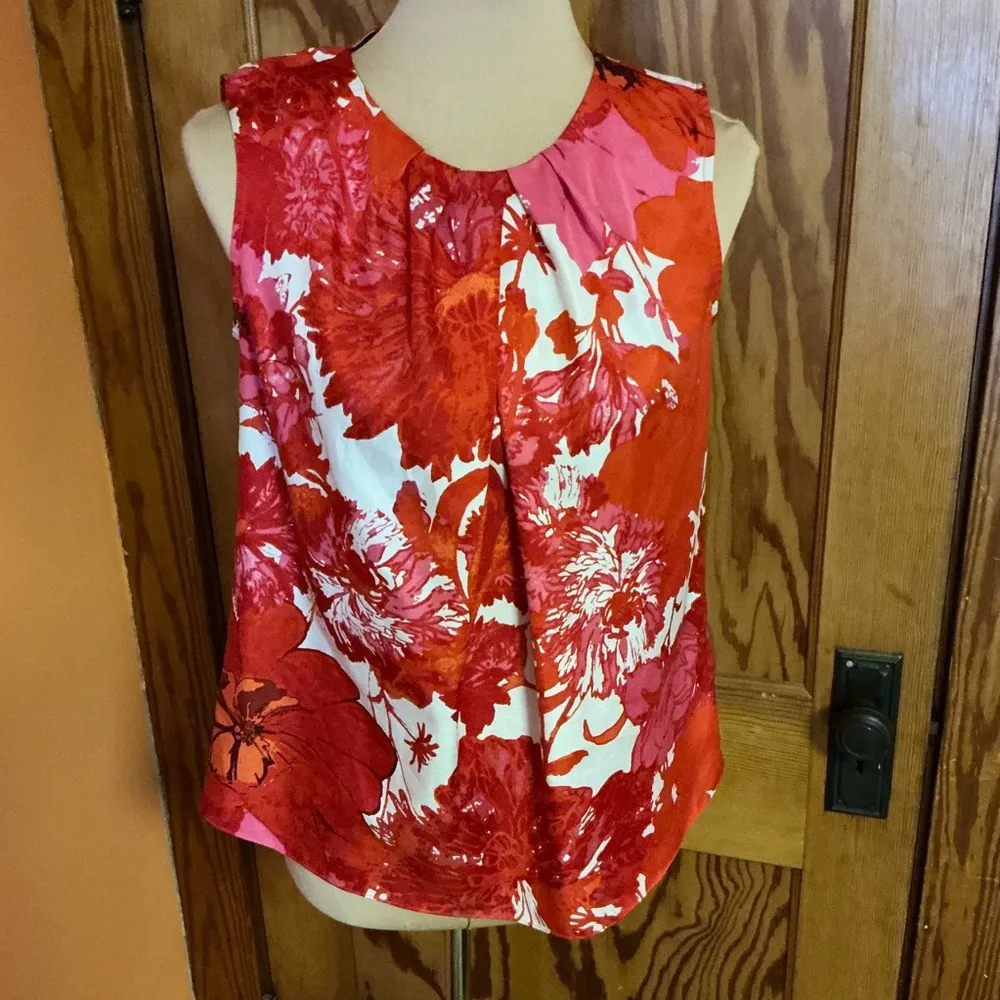 Bright red n orange floral dressy sleeveless blouse - Image 6
