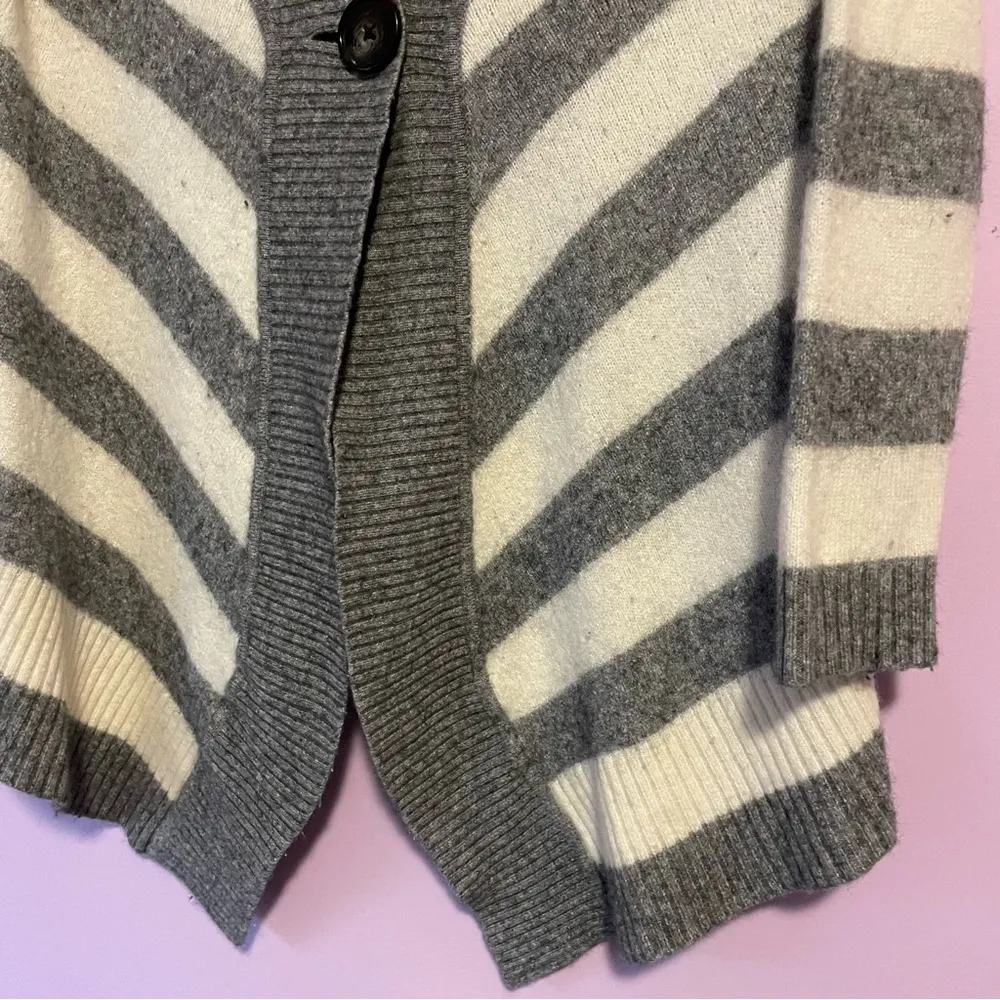 Banana Republic M Wool Blend Gray and White Striped Cardigan - Image 3