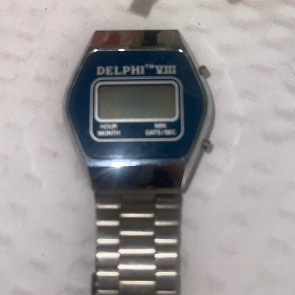 Vintage Delphi TM VIII Digital LCD Wrist Watch Silver Tone Womens Blue Face. - Image 2