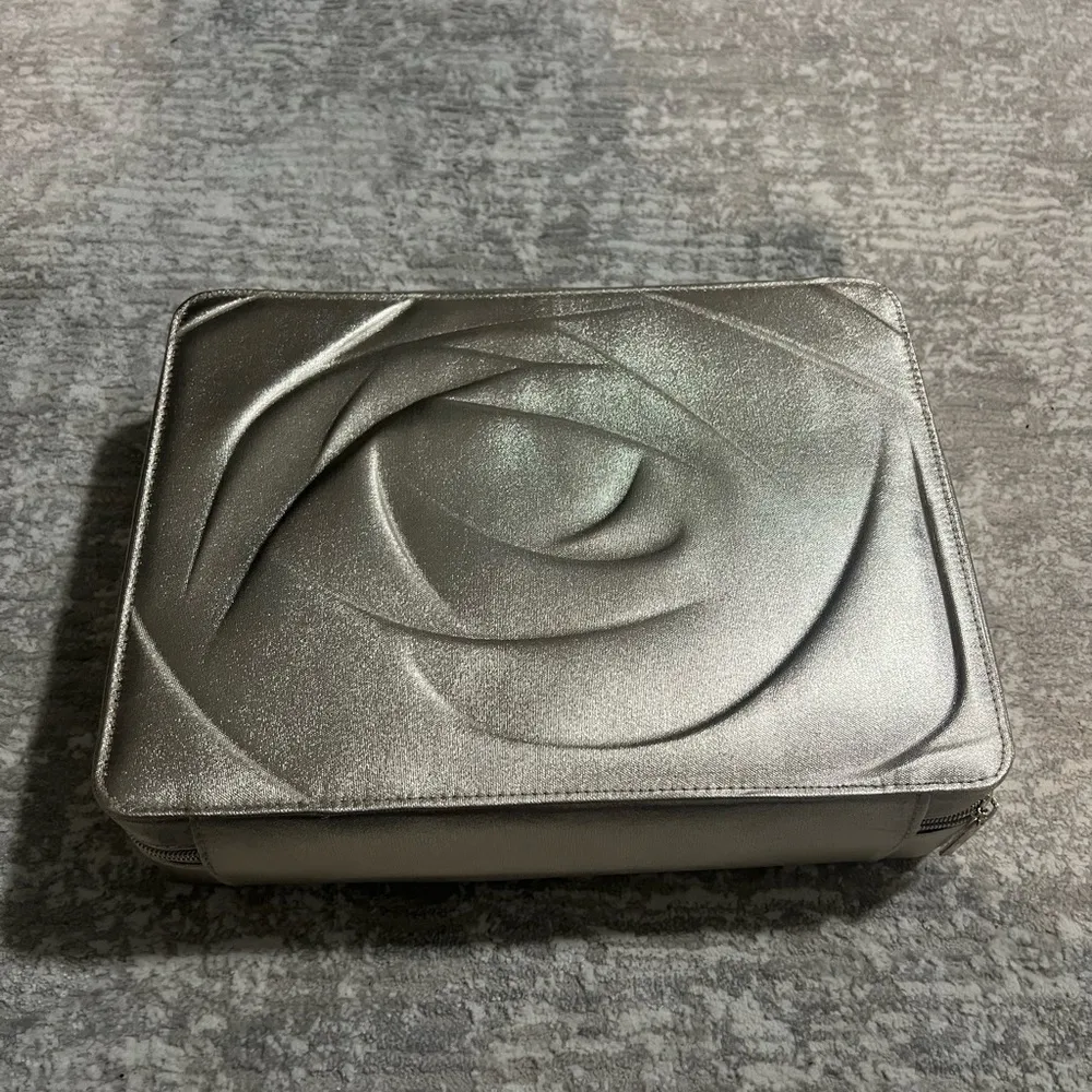 Lancôme Gold Rose Zippered Makeup Case - Image 2