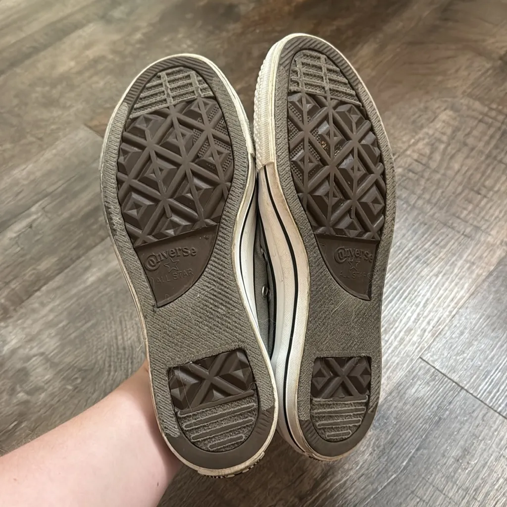 Converse Light Gray Sneakers with‎ White Details - Image 9