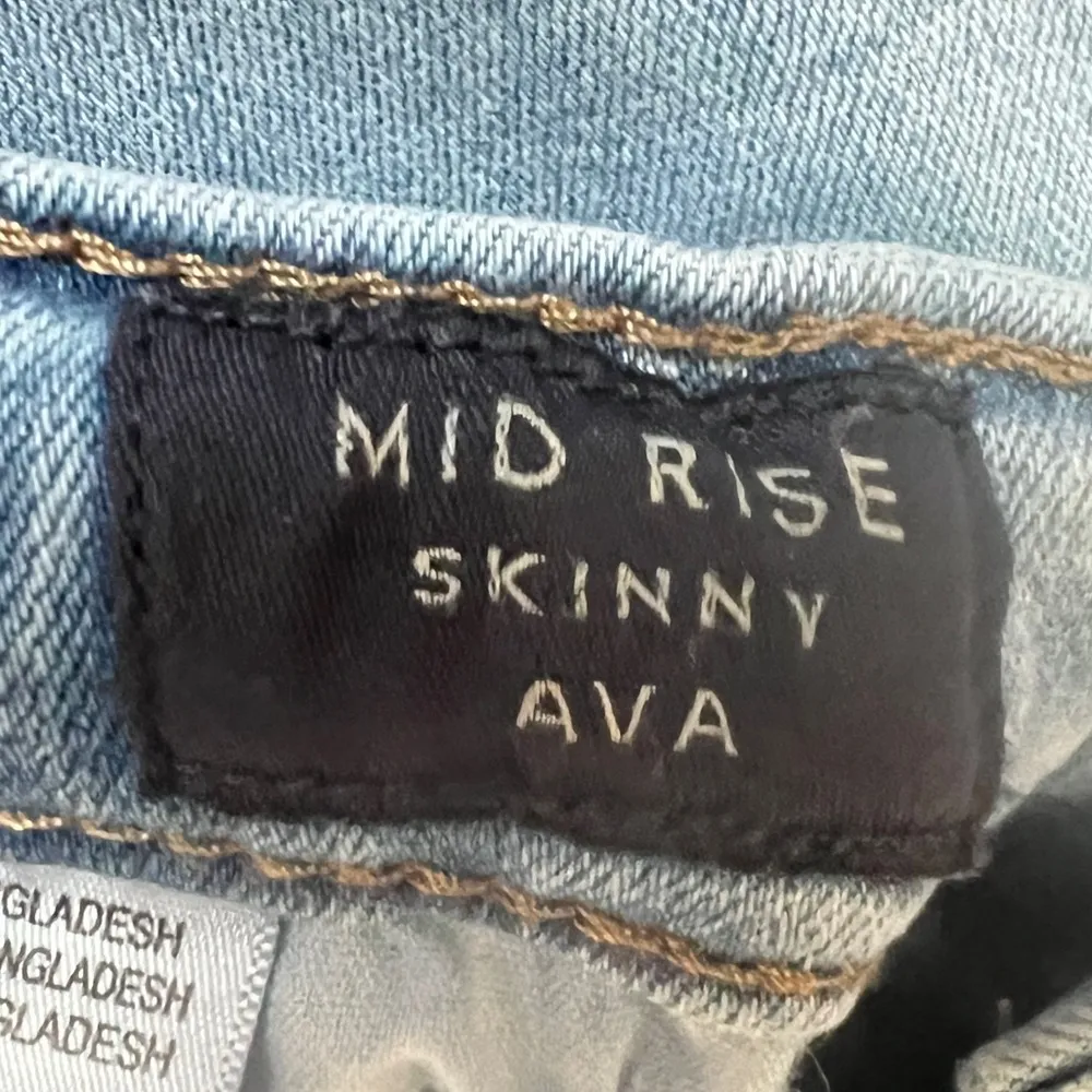 Lucky Brand Blue Skinny Jeans with Faded Style - Image 5