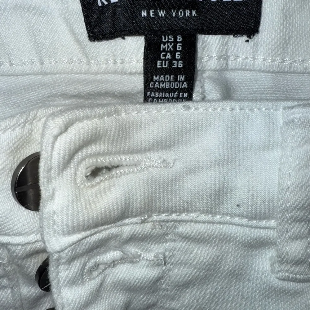 Kenneth Cole NY Jeans White Size US6 button front, 5 pocket - Image 4