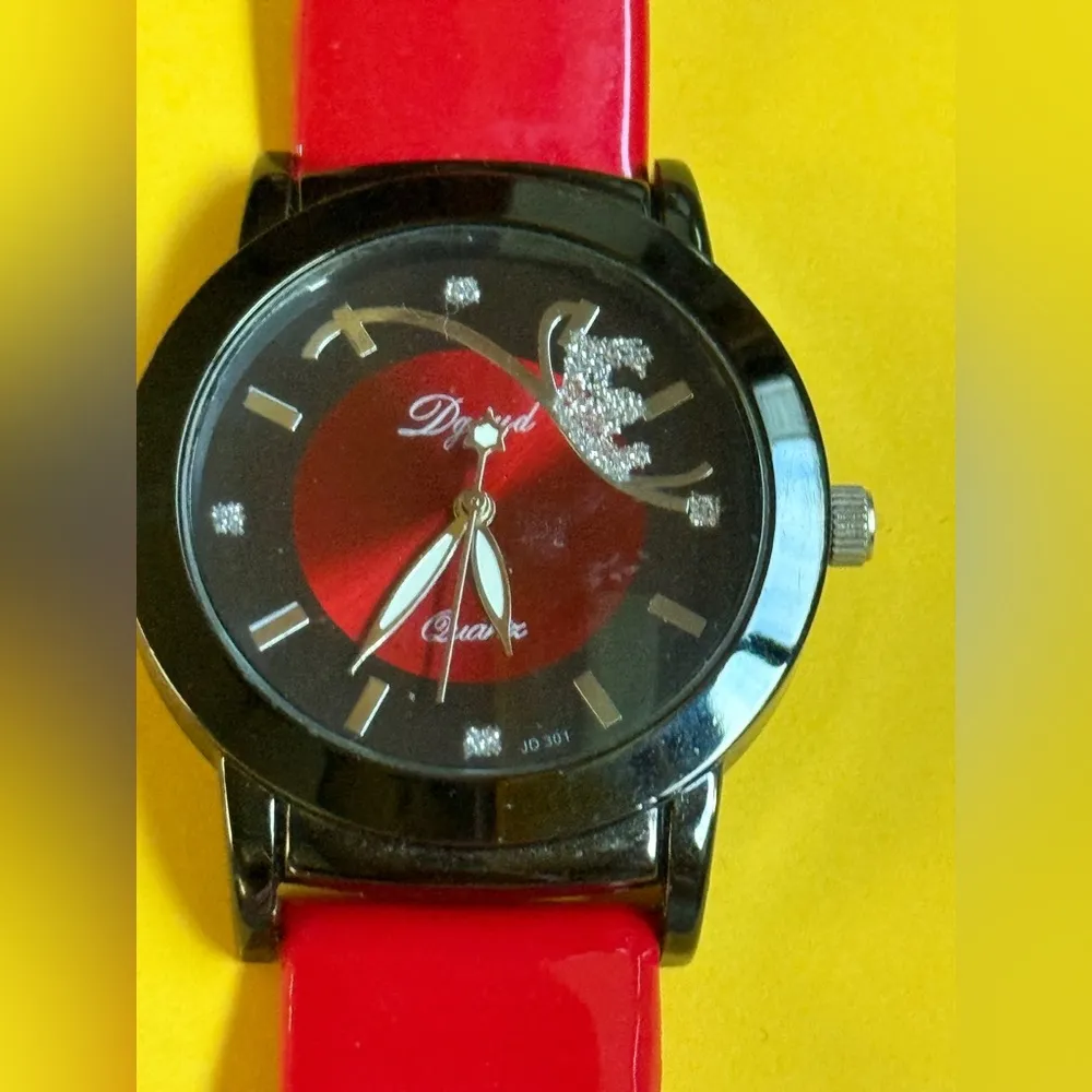 Red Wristwatch with Glossy Strap - Image 2