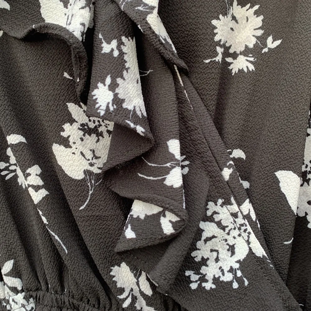 Mimi Chica shorts black floral spaghetti strap Romper, medium - Image 4