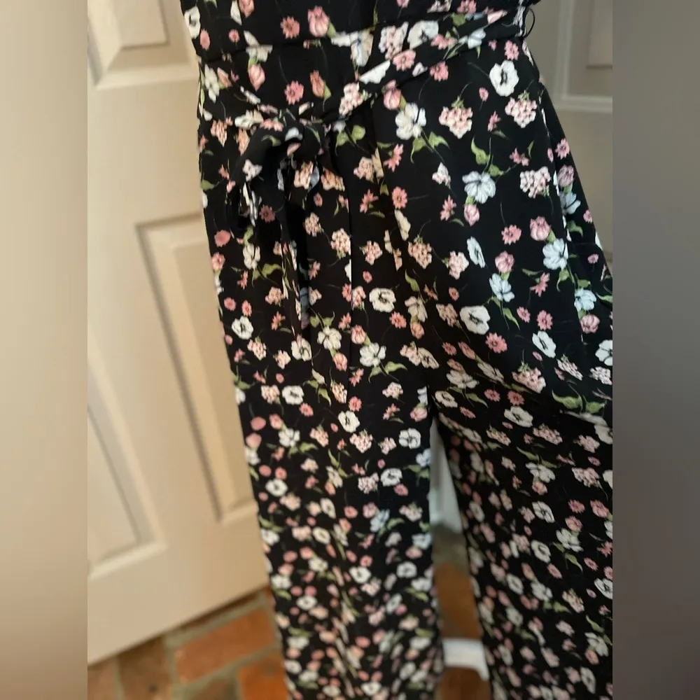 Gabby Skye black floral one shoulder wide leg belted jumpsuit w/pockets. Size 14 - Image 2