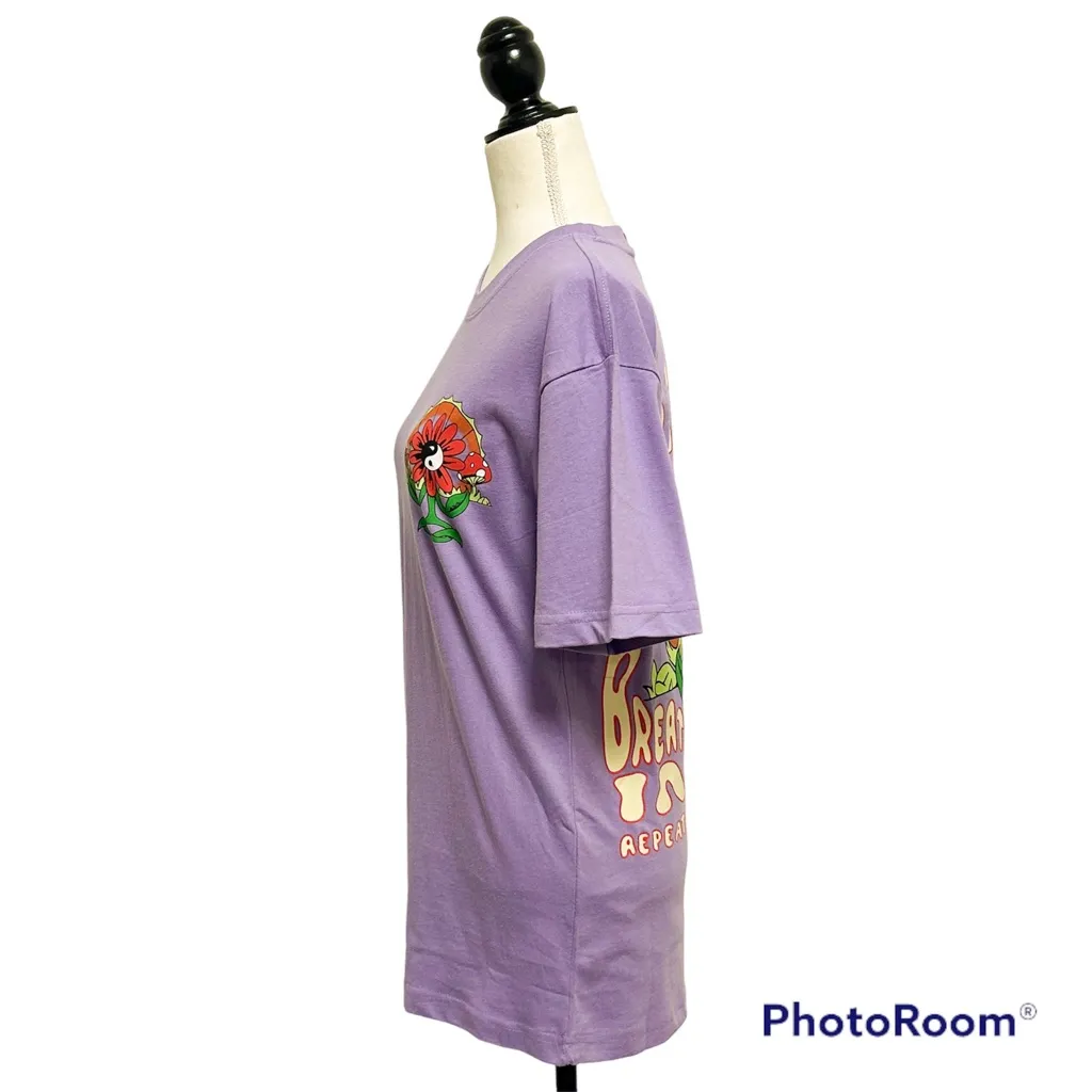 Market Purple Breathwork Mushroom Flower Print Short Sleeve T Shirt NWT Small - Image 6