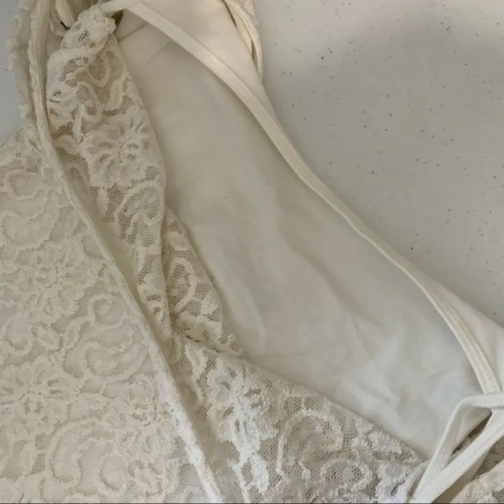 Abercrombie and Fitch lace cap sleeve fitted dress - Image 9