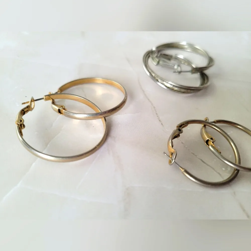 Vintage Silver Tone Hoop Earrings Set of 3 Various Sizes - Image 4