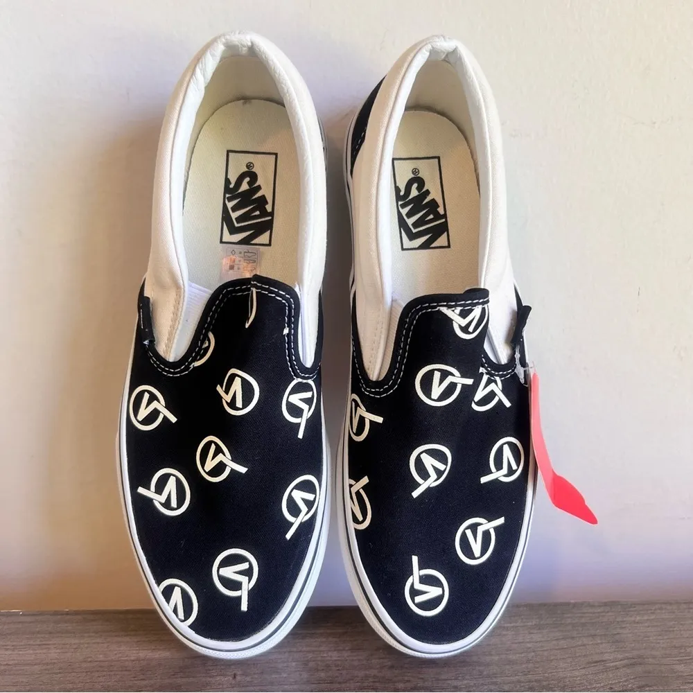 Vans Classic Slip On Circle V Unisex Shoe Size 9 or 7.5 #029 - Image 6