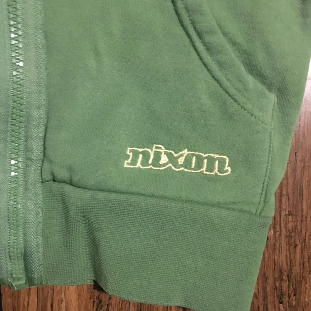 Nixon short sleeve hoodie - Image 2