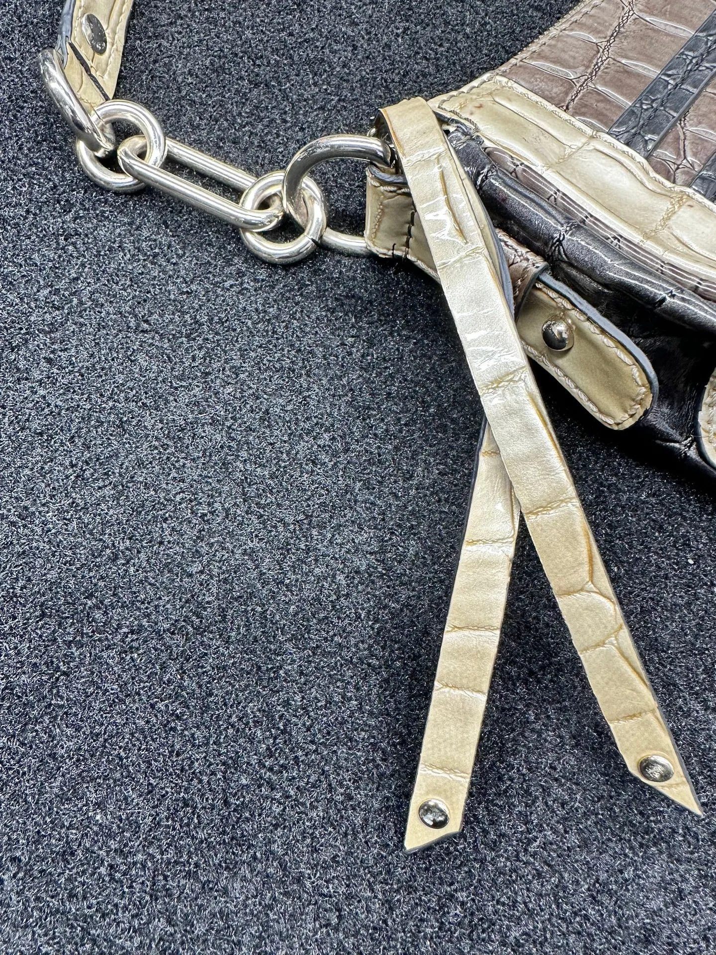 Guess Rhinestones and Bows Handbag NWOT - Image 12