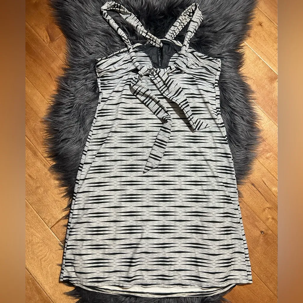 Athleta Kiki Halter DressW/Bow on Back Black and White Patterned Dress Size - Image 4