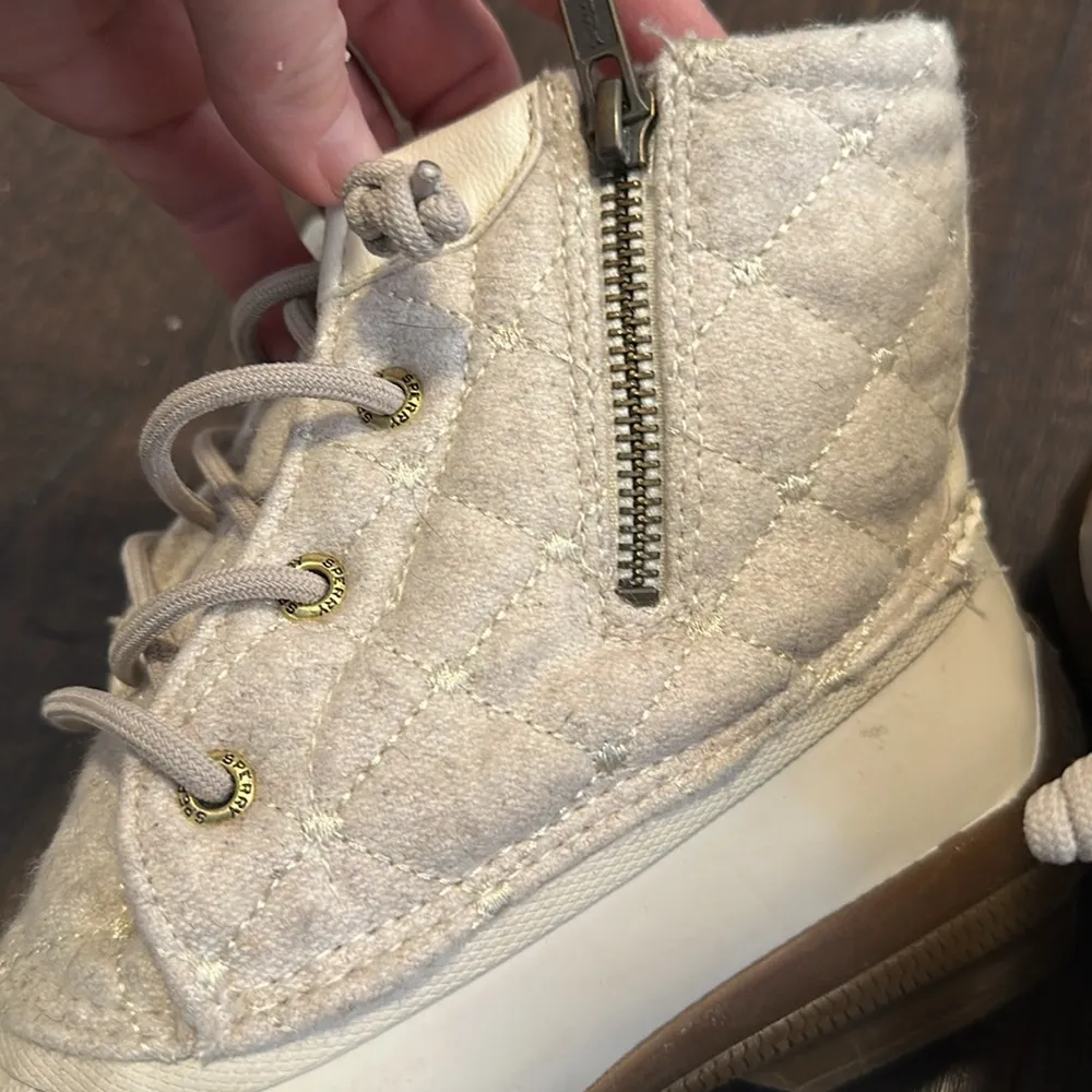 Woman’s cream sperry boots size 6.5 - Image 7