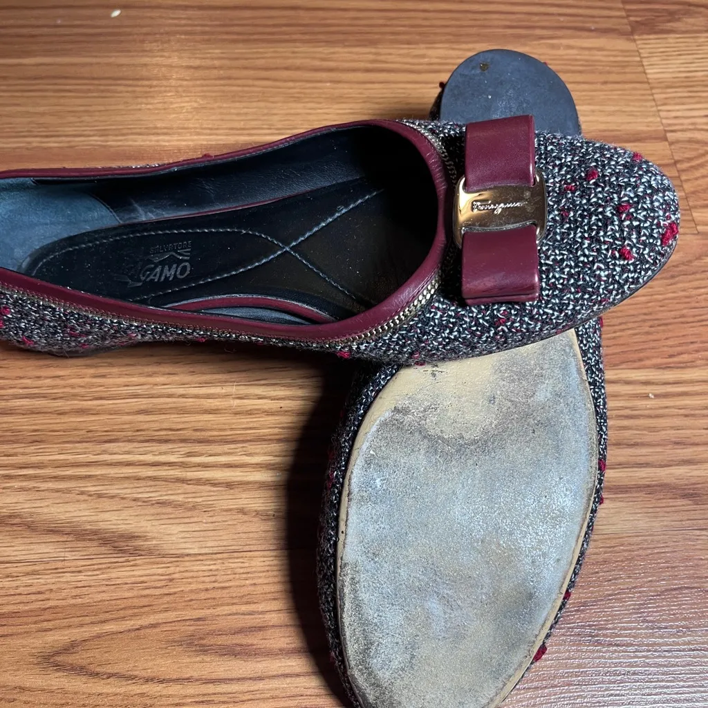 Salvatore Ferragamo Women's Black and Burgundy Tweed Flats - Image 4