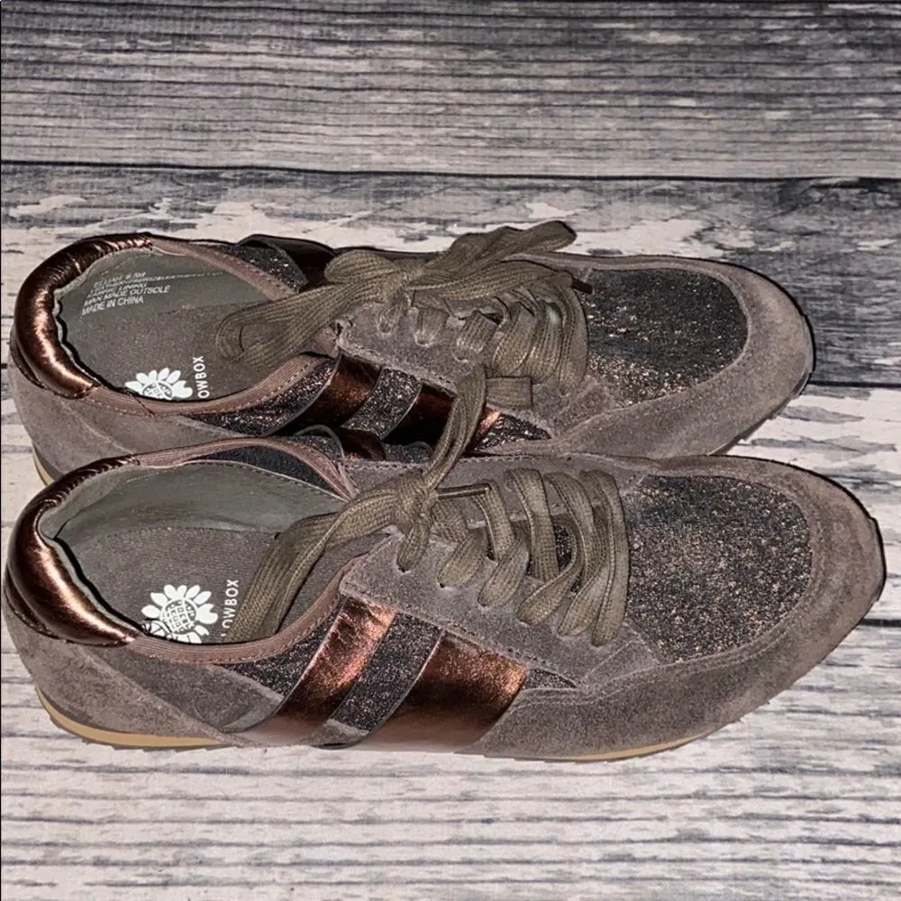 Yellow Box  Brown Shoes Size 8.5 - Image 4