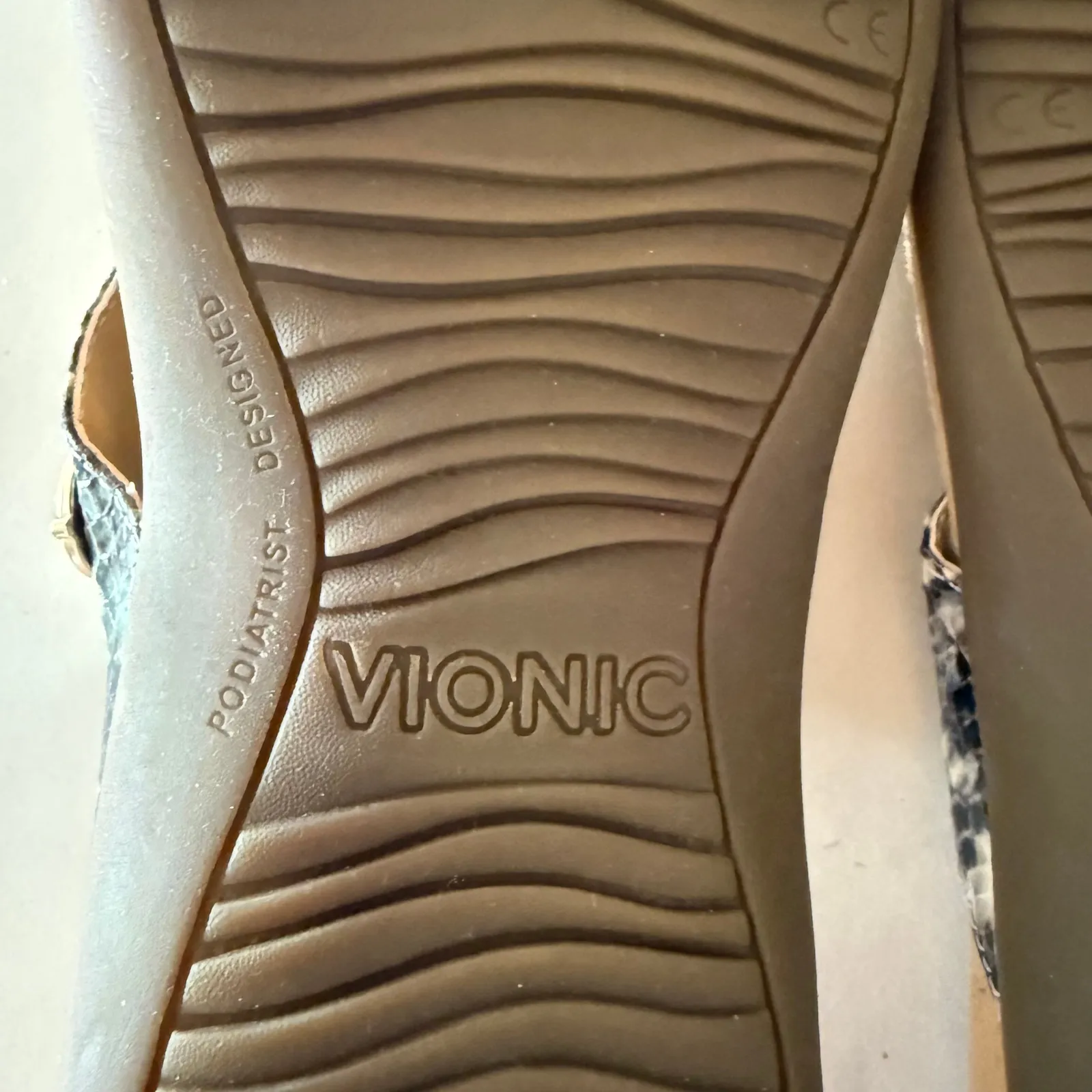 Vionic Orthotic Sandals Pink Gem Snake Print‎ Thong Comfort Size 8 Beach Summer - Image 5